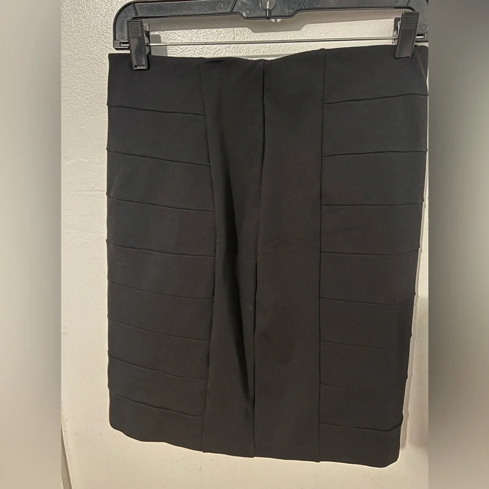 White House Black Market, 6 stretch black band, ponte knit‎ midi comfort waist